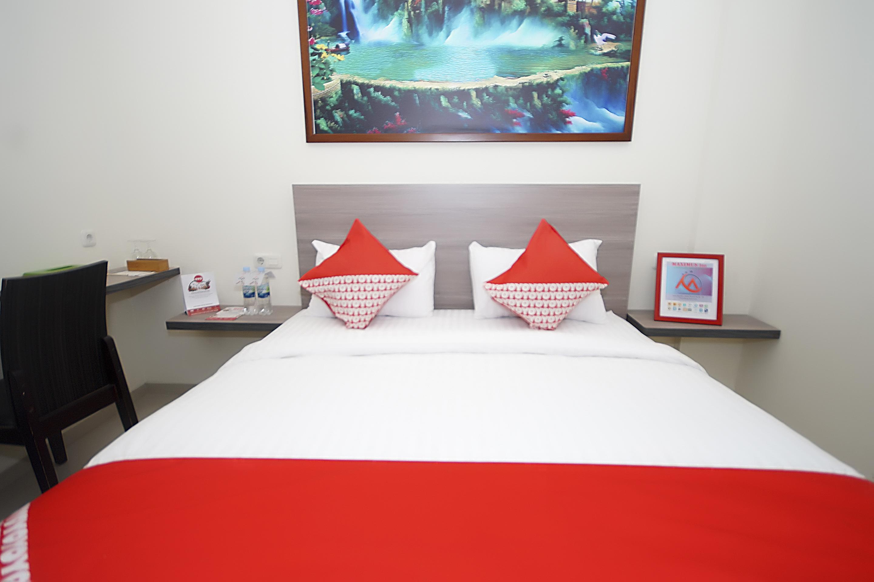 Oyo 251 The Maximus Inn Hotel Palembang Exterior photo