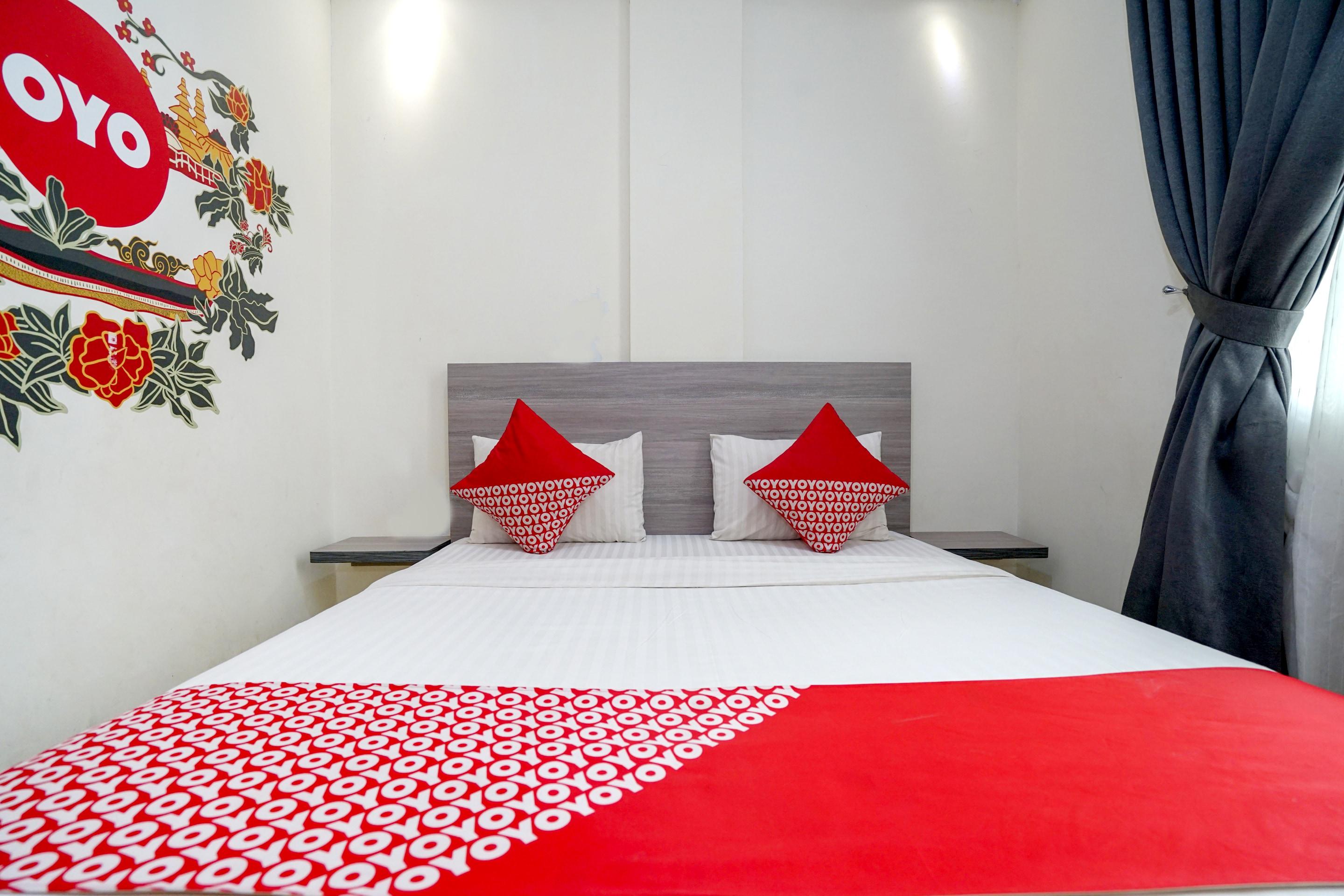 Oyo 251 The Maximus Inn Hotel Palembang Exterior photo