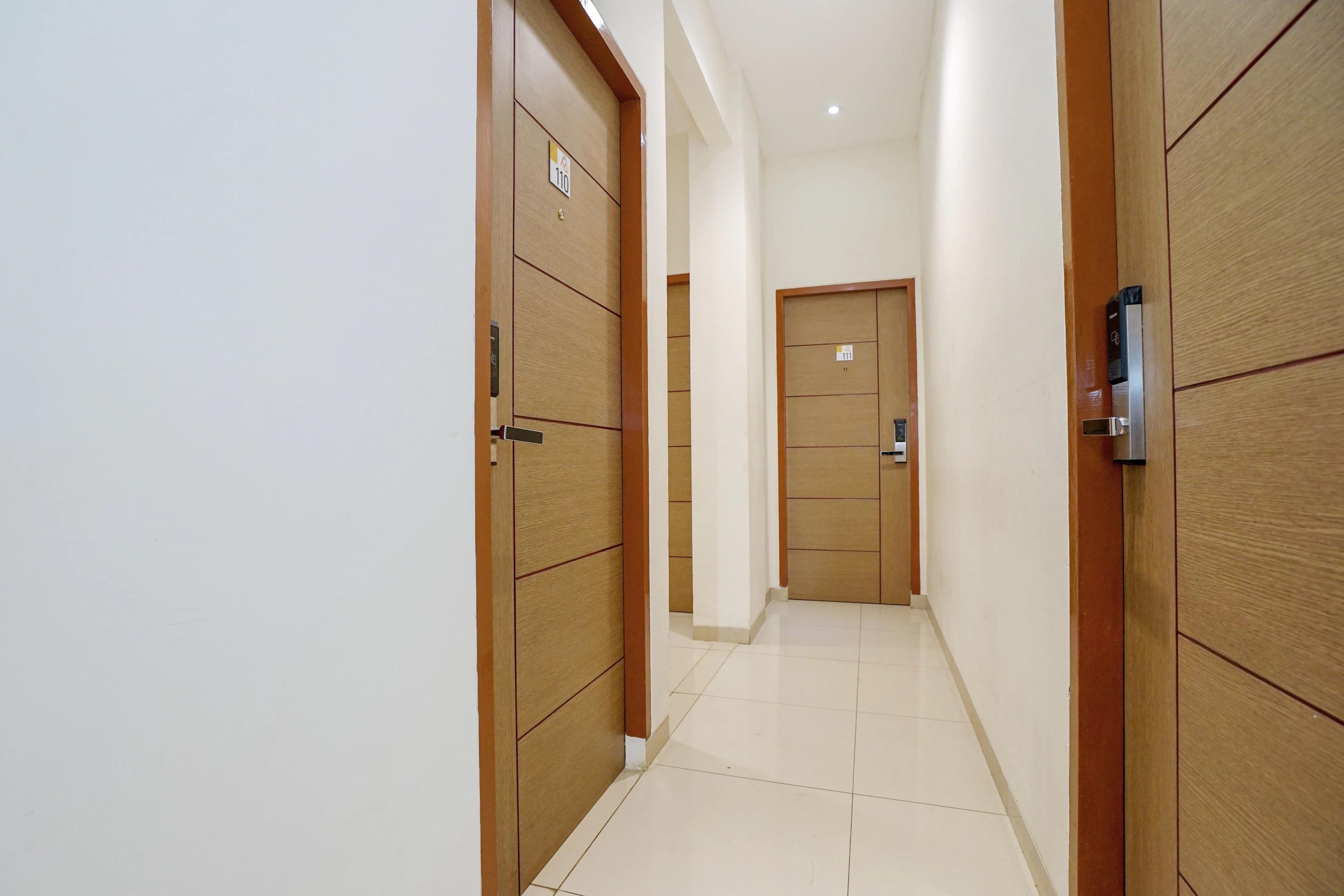 Oyo 251 The Maximus Inn Hotel Palembang Exterior photo